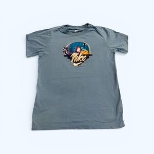 Nike Gray Graphic Boys Tee. Size Large